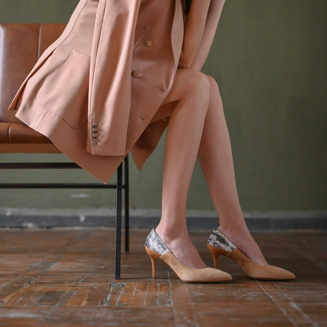 Emma Pumps Beige Suede Python 70 — photo 5