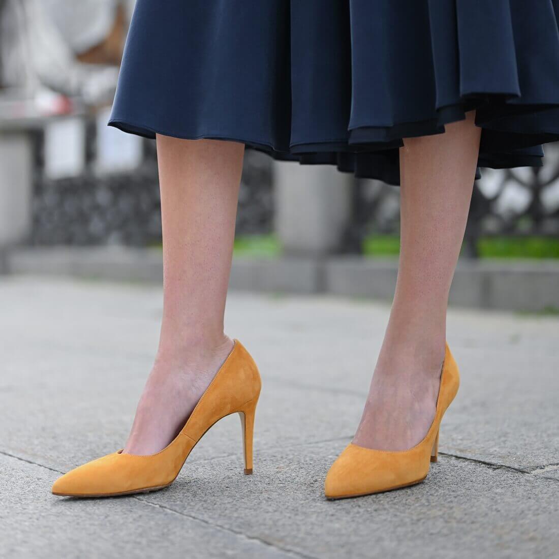 Julia Pumps Honey Beige Suede 80 — photo 2