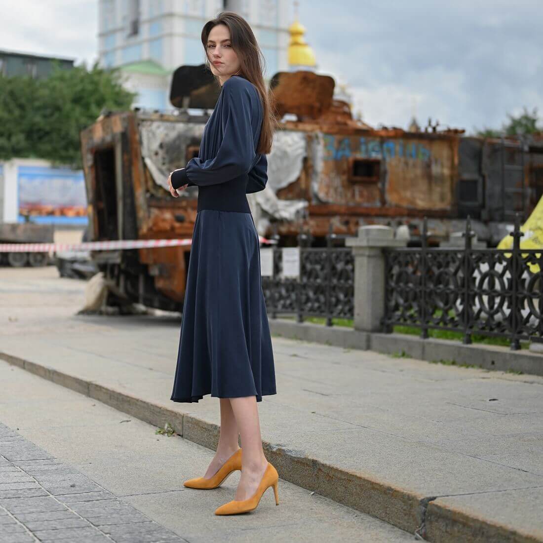 Julia Pumps Honey Beige Suede 80 — photo 3